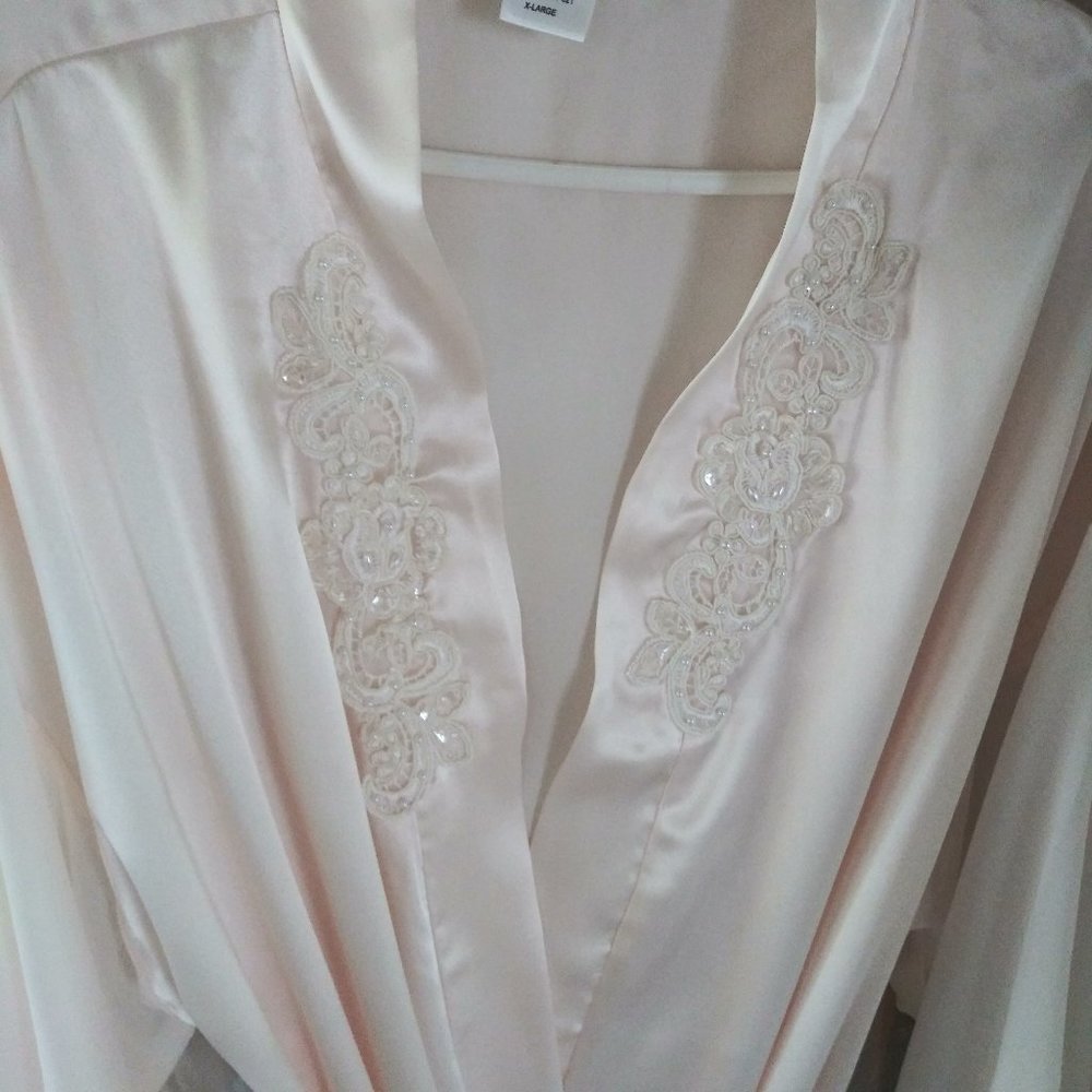 Maidenform Palest Peach Robe - Picture 2 of 5